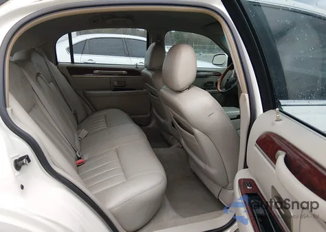 2003 Lincoln Town Car Signature from USA, damaged, VIN 1LNHM82W63Y660696